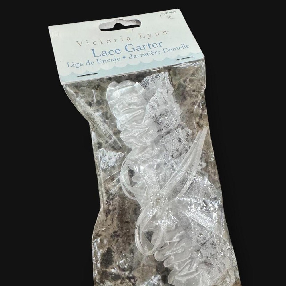 Vintage Victoria Lynn white lace bridal wedding garter